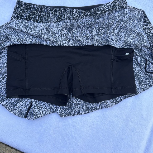 EUC Lululemon Pace Rival skirt size 4 worn once - Picture 5 of 6